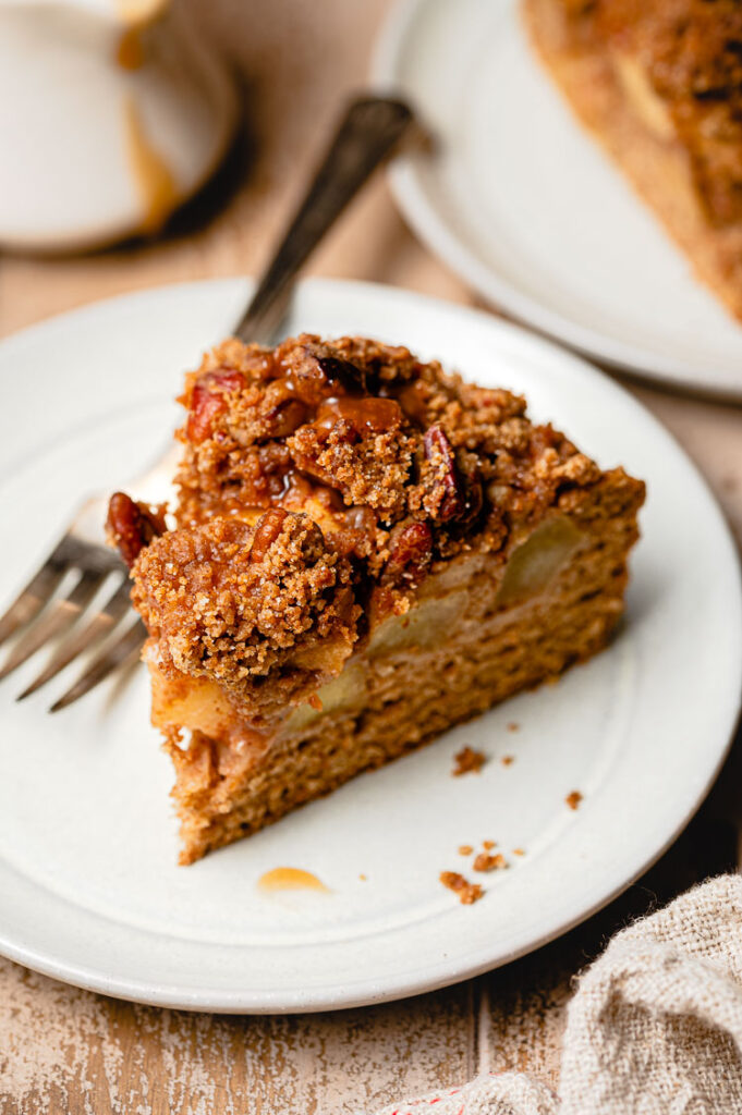 Vegan Caramel Apple Crumb Cake - Ellie Likes Cooking